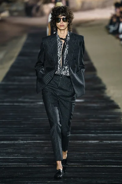 Look 18